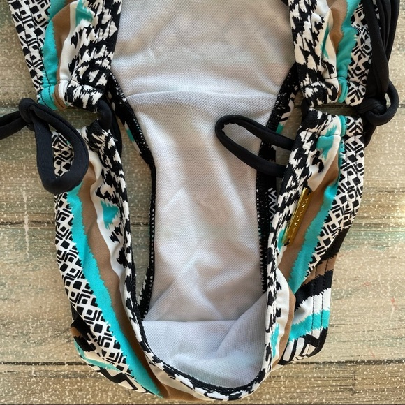 VENUS Tribal Print Black and Turquoise Bikinis size 8 - Picture 4 of 9